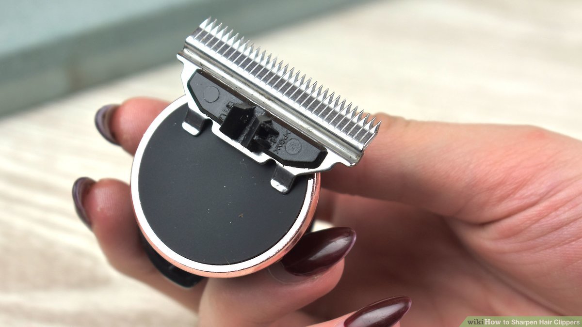 aid1377546 v4 1200px Sharpen Hair Clippers Step 6 Version 4