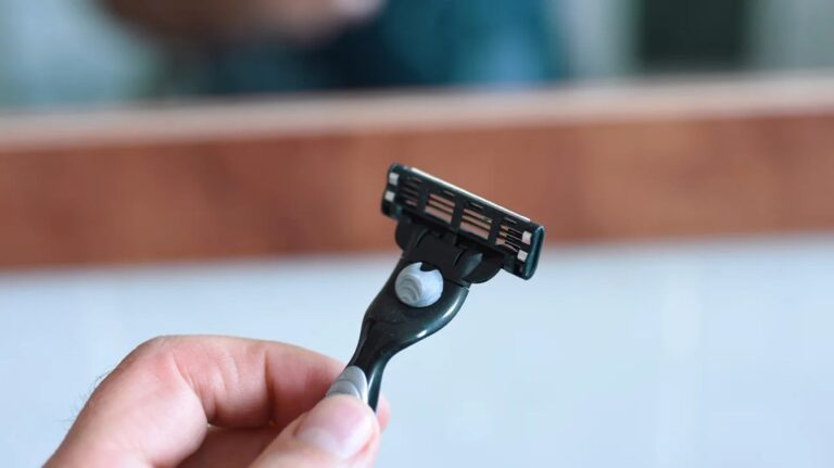 How to Use Schick Hydro Silk Bikini Trimmer