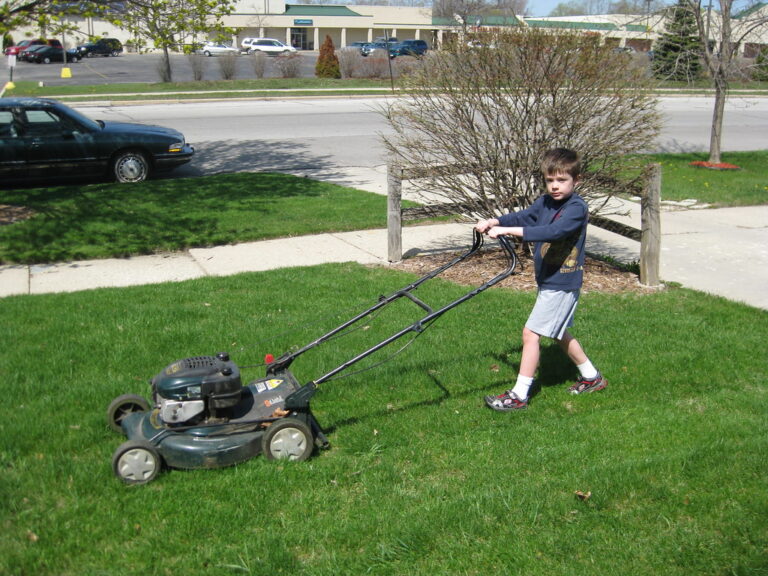 how to start a lawn edger
