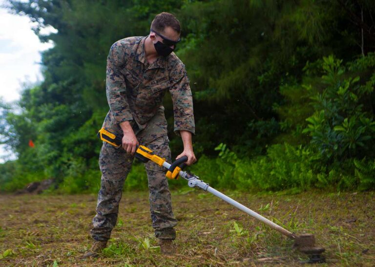 how to use a pole hedge trimmer
