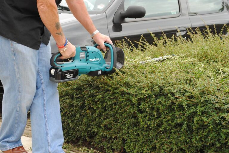 how to use electric hedge trimmer